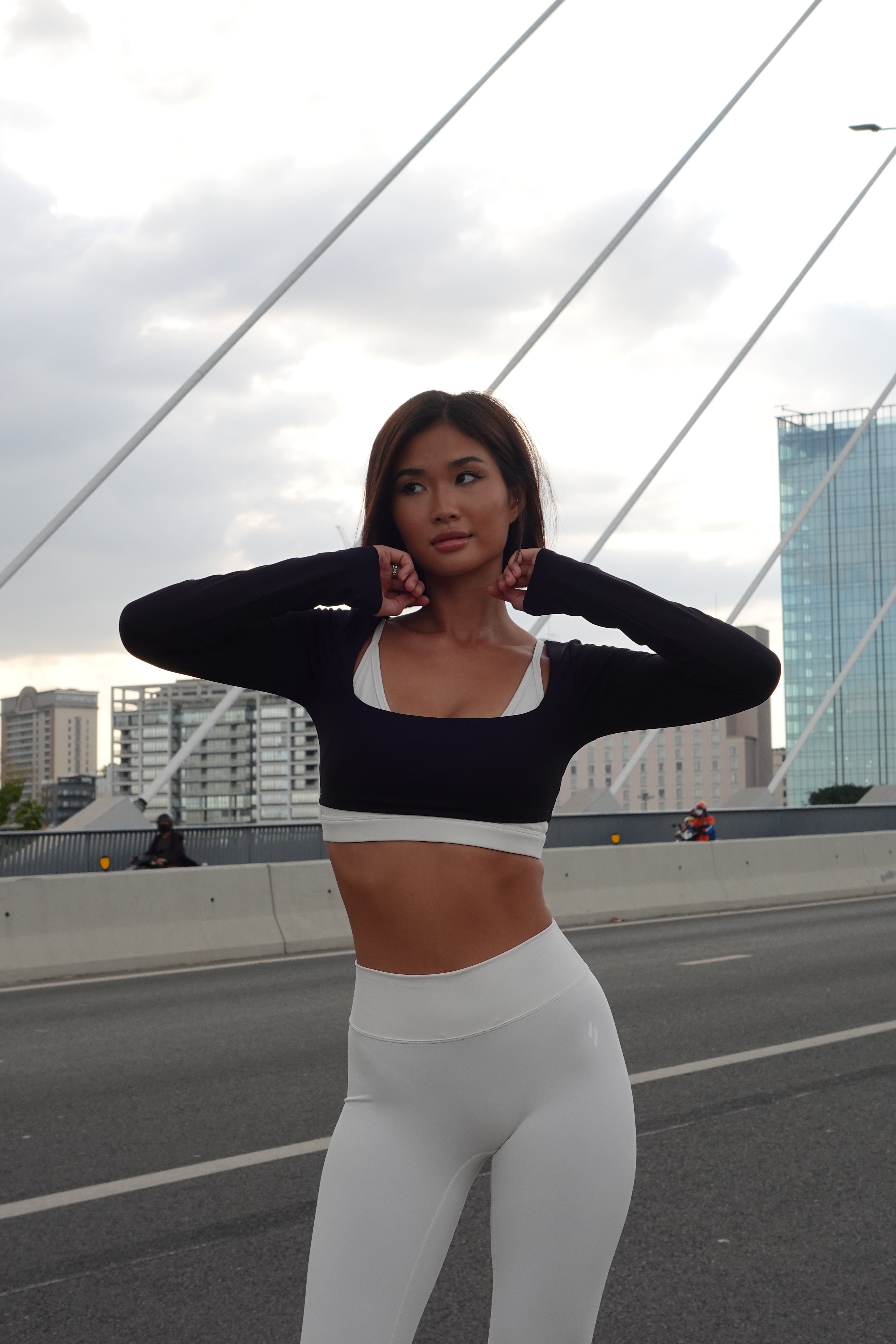 In n Out Top - Black (Đen) - view 5